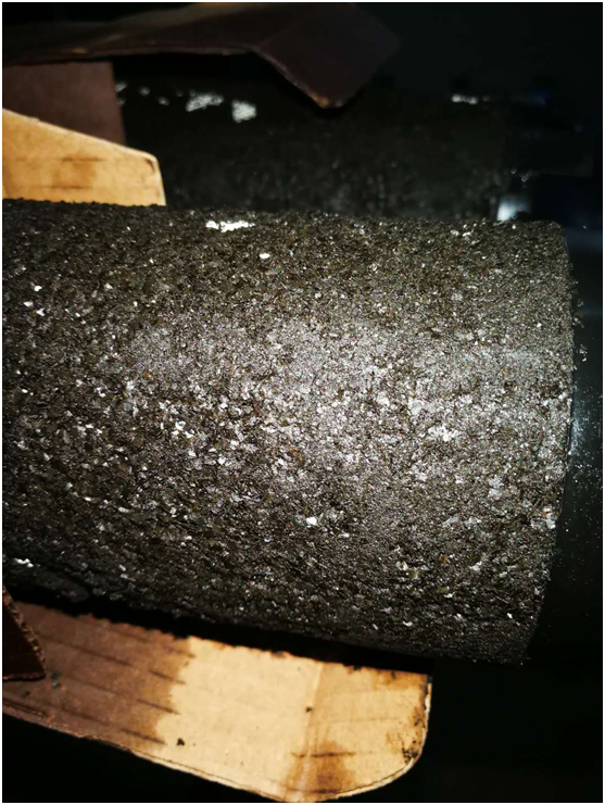 由于油品問題導(dǎo)致油氣分離器壓差高,空壓機(jī)潤滑油結(jié)膠,油濾堵塞,機(jī)器高溫報(bào)警(圖3) 由于油品問題導(dǎo)致油氣分離器壓差高,空壓機(jī)潤滑油結(jié)膠,油濾堵塞,機(jī)器高溫報(bào)警(圖3)